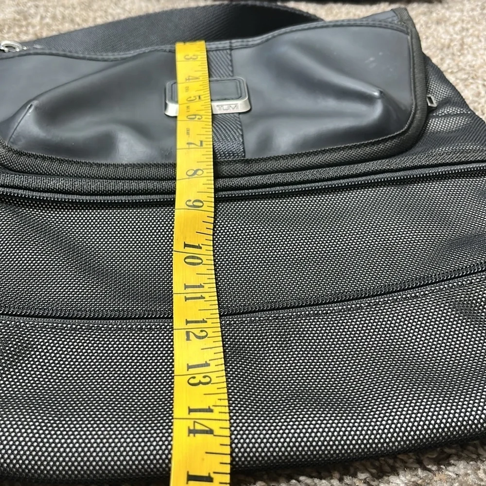 TUMI ALPHA BRAVO TRAVIS CROSSBODY MESSENGER BAG BLACK GREY IN REFLECTIVE SILVER